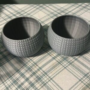 Small succulent pots. Sold in lots of 2. The listed price is for 2 pots